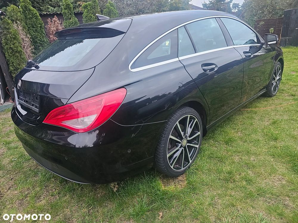 Mercedes-Benz CLA 200 CDI 7G-DCT AMG Line - 4