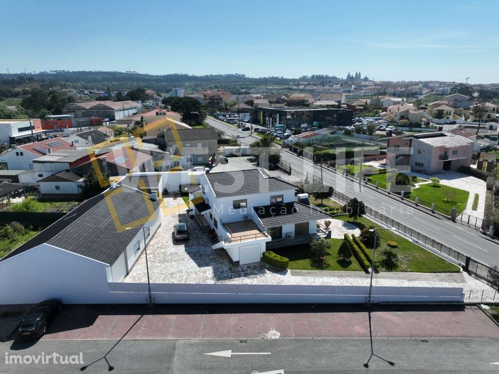 Moradia Independente T4 + T3 com jardim - A 2 minutos do Centro His... - Grande imagem: 4/46