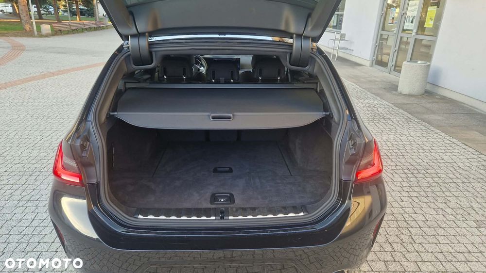 BMW Seria 3 318i M Sport Edition - 29