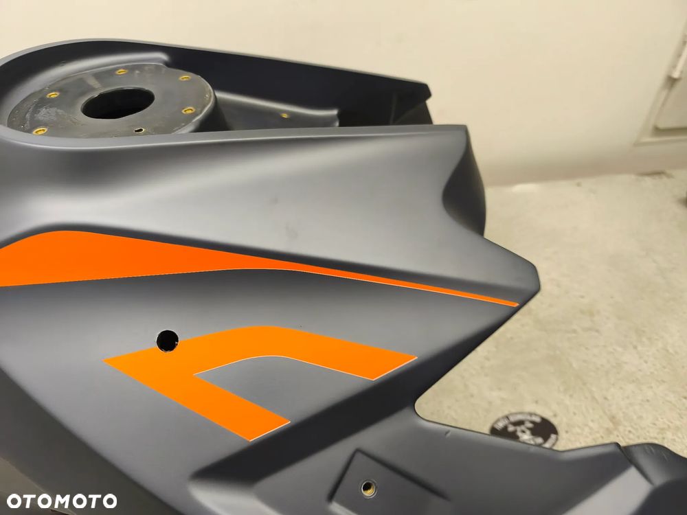 Bak, zbiornik paliwa KTM 1290 Super Duke GT - 14