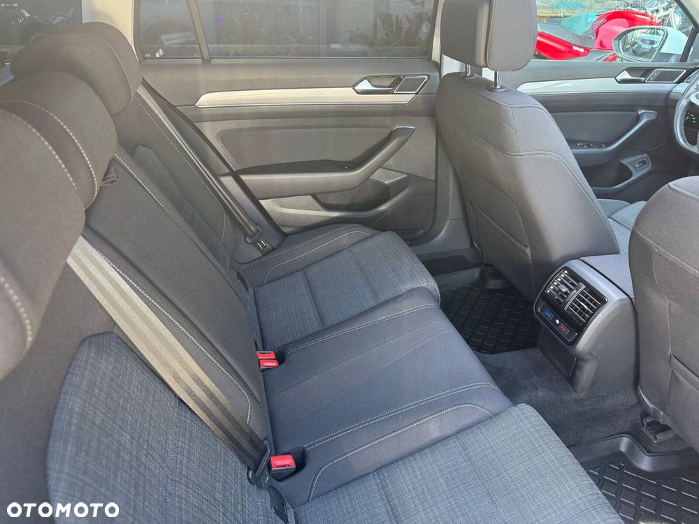 Volkswagen Passat Variant - 16