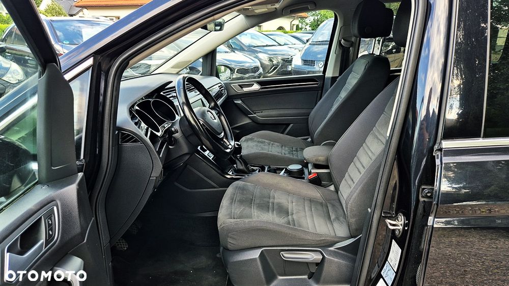 Volkswagen Touran - 25