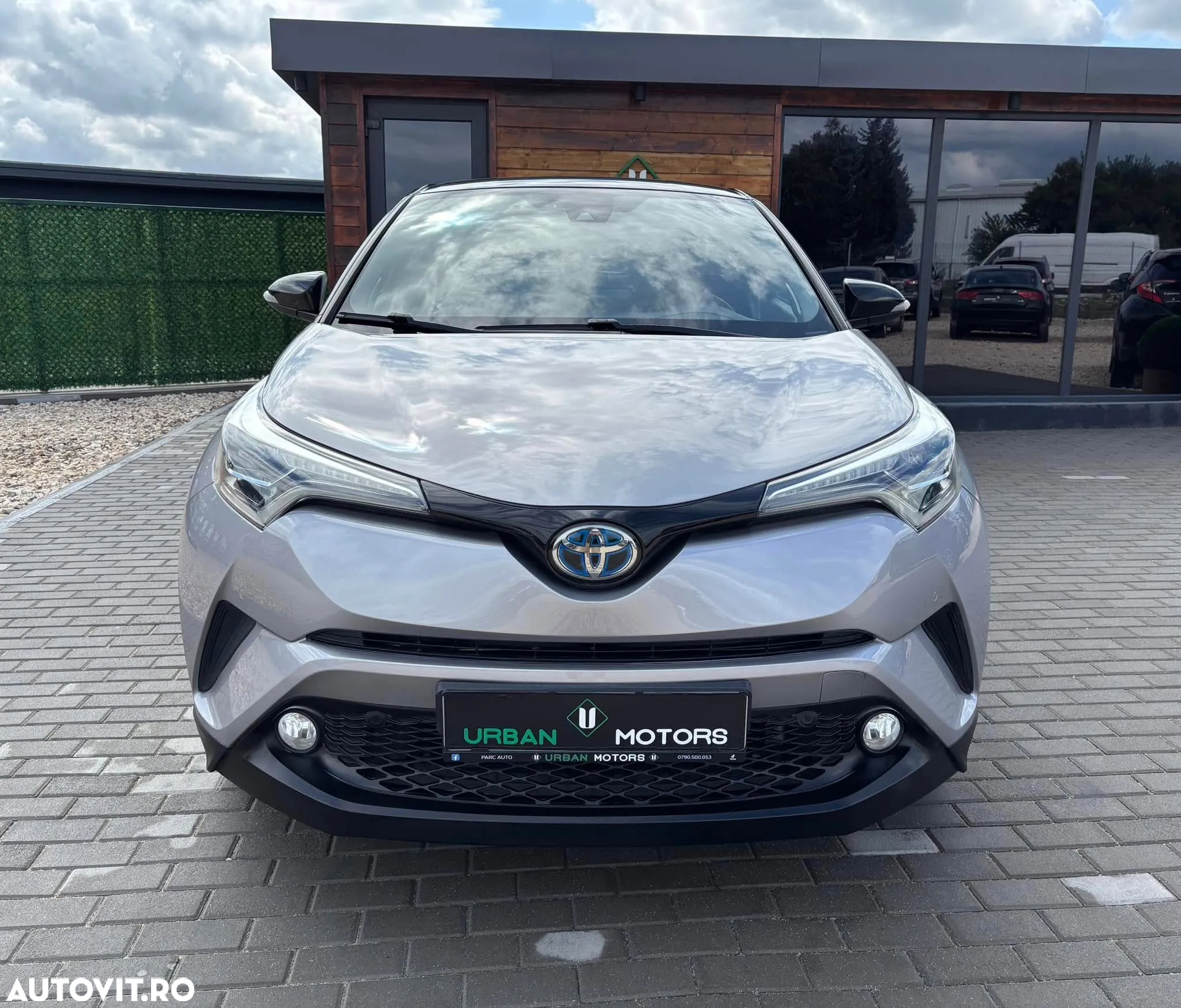 Toyota C-HR Hybrid Lounge - 10