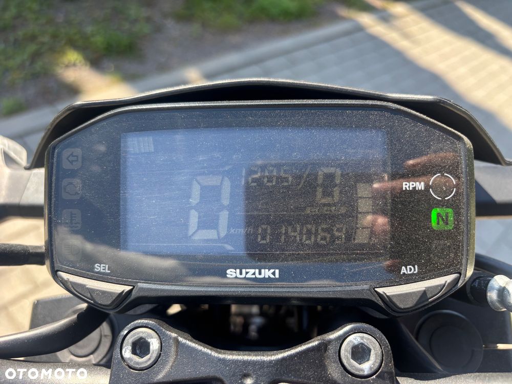 Suzuki GSX - 14