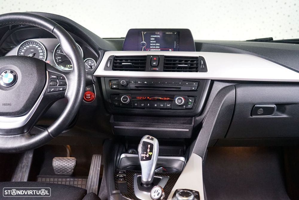 BMW 320 d Touring Auto Exclusive - 27