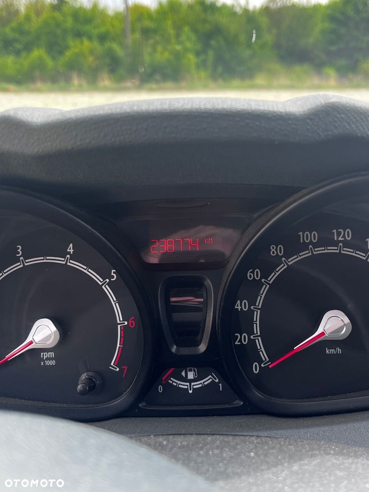 Ford Fiesta 1.4 Titanium EU5 - 12