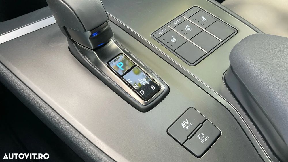 Lexus UX 300h AWD CVT HEV Business - 37