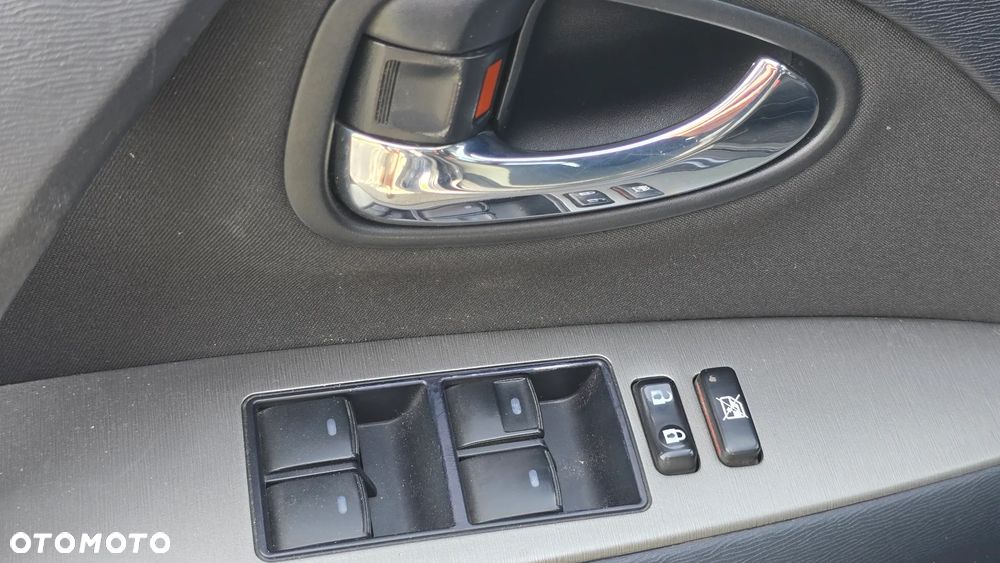 Toyota Avensis 1.8 Sol - 37