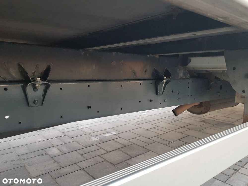 Iveco 35C15 Salon Polska, 7 osobowy + kontener - 11