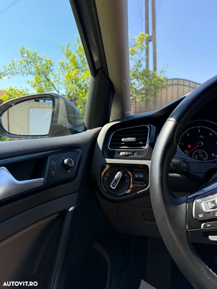 Volkswagen Golf 1.6 TDI DPF DSG BlueMotion Technology Comfortline - 12