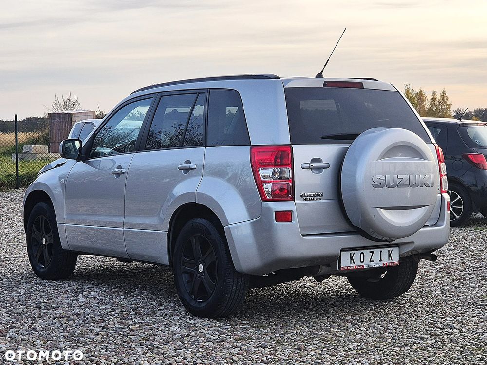 Suzuki Grand Vitara 2.0 De luxe - 9