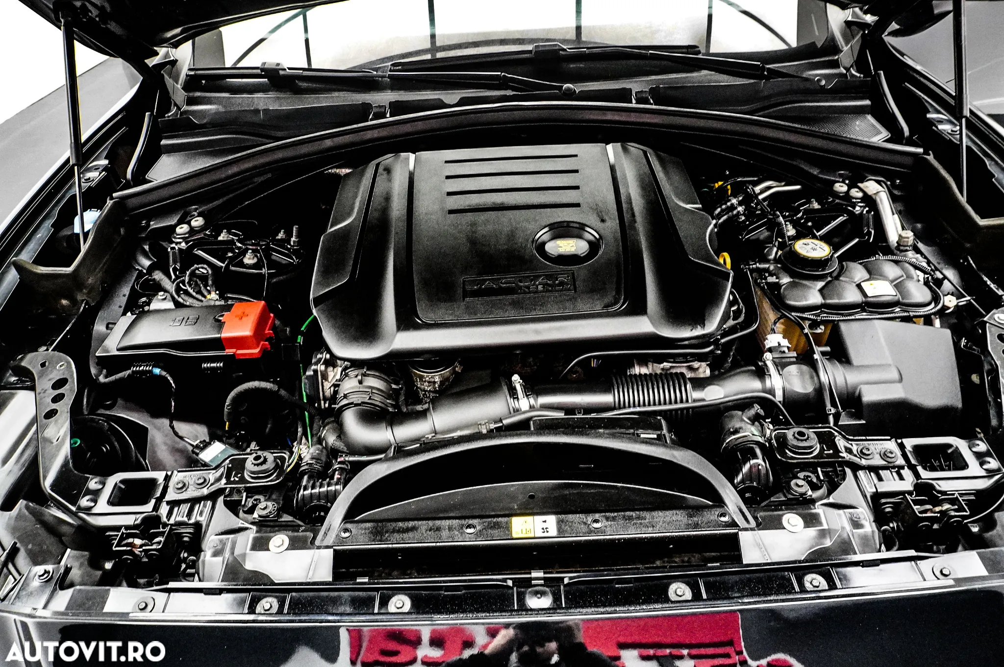 Jaguar F-Pace 20d AWD Chequered Flag - 32