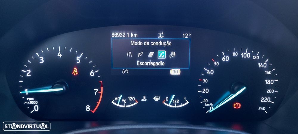 Ford Focus 1.0 EcoBoost Active X - 24