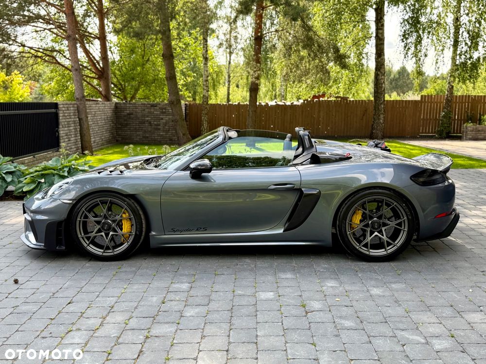 Porsche 718 Spyder - 10