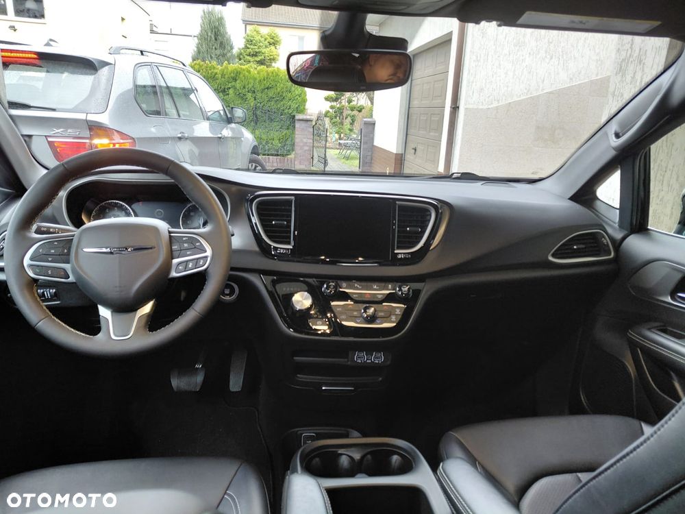 Chrysler Pacifica - 5