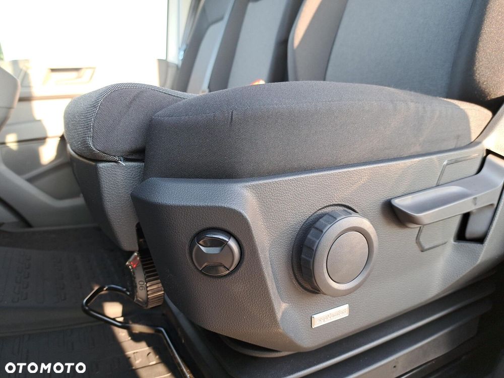 Volkswagen Crafter 35 furgon 177km Automat 3640 - 18