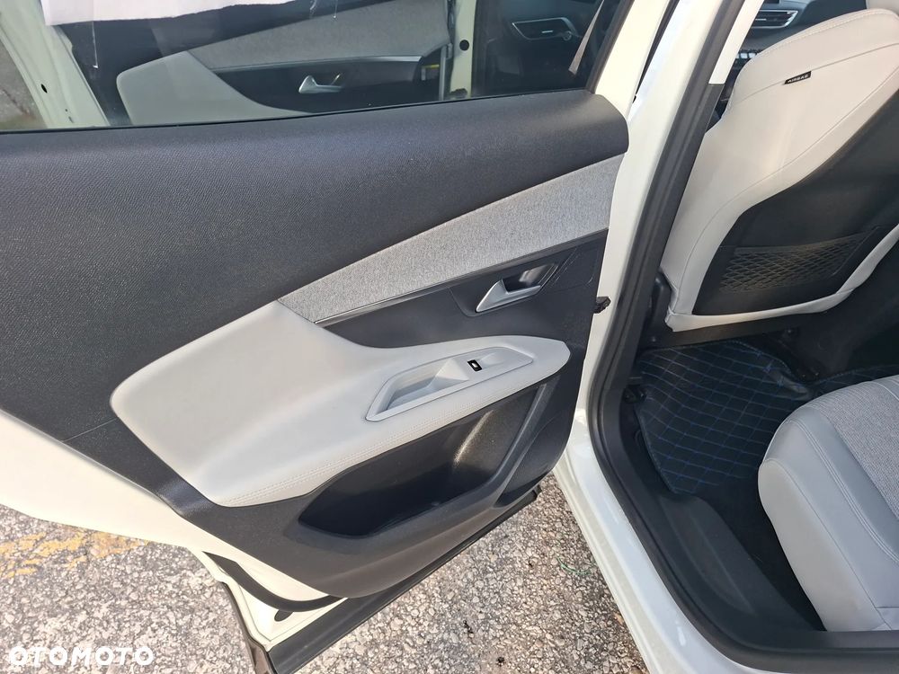 Peugeot 3008 1.2 PureTech GPF Allure S&S - 31