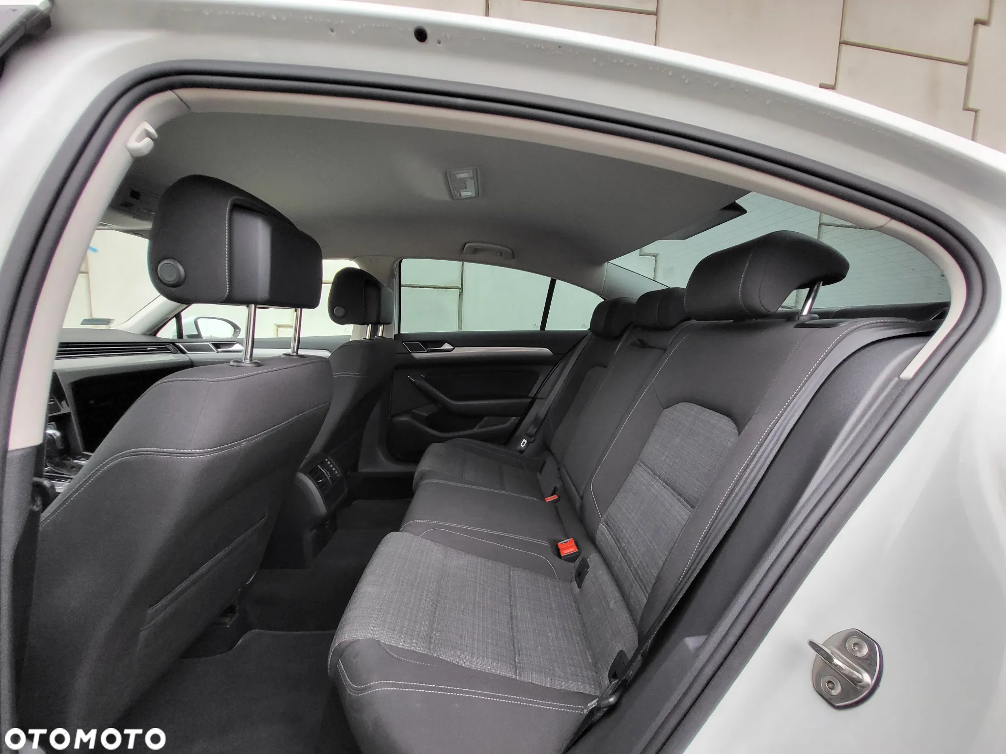 Volkswagen Passat - 25