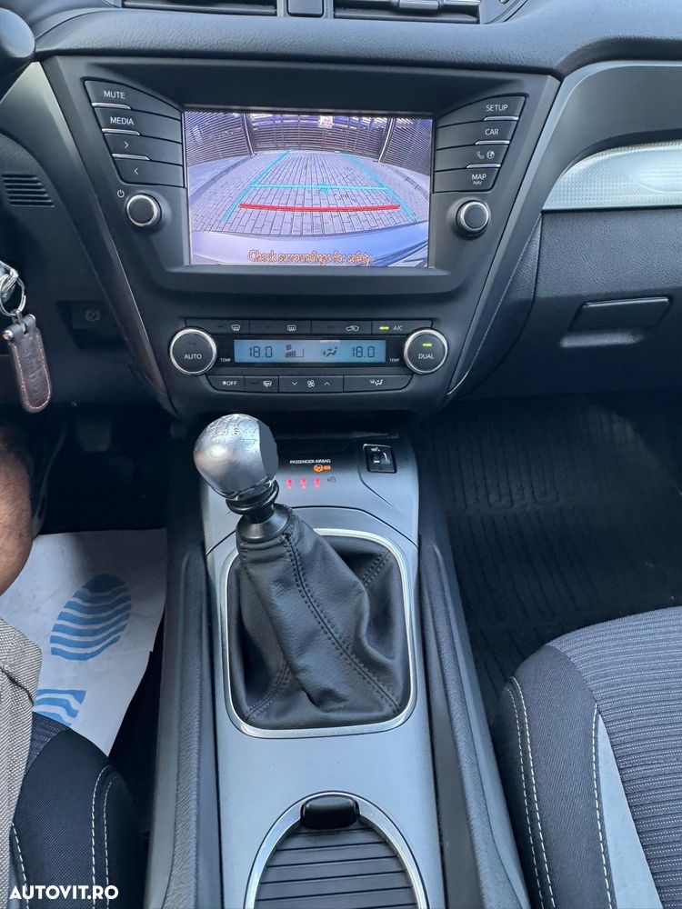 Toyota Avensis 1.8 Executive - 11