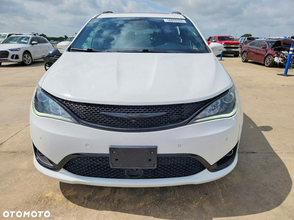 Chrysler Pacifica - 2