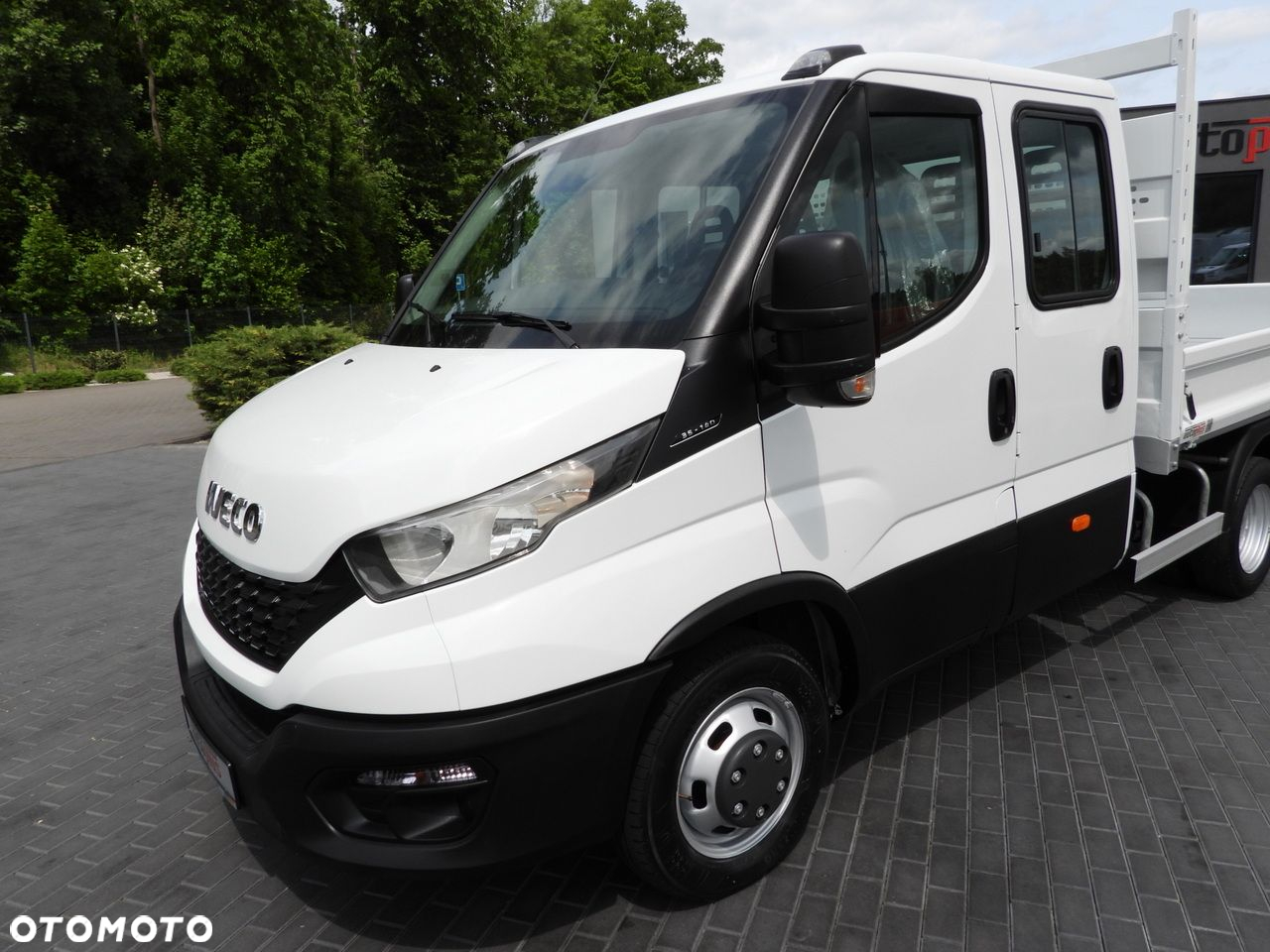 Iveco DAILY 35C14 WYWROTKA PODWÓJNA KABINA DOKA 6 MIEJSC TEMPOMAT BLIŹNIACZE KOŁA KLIMATYZACJA  140KM - 19
