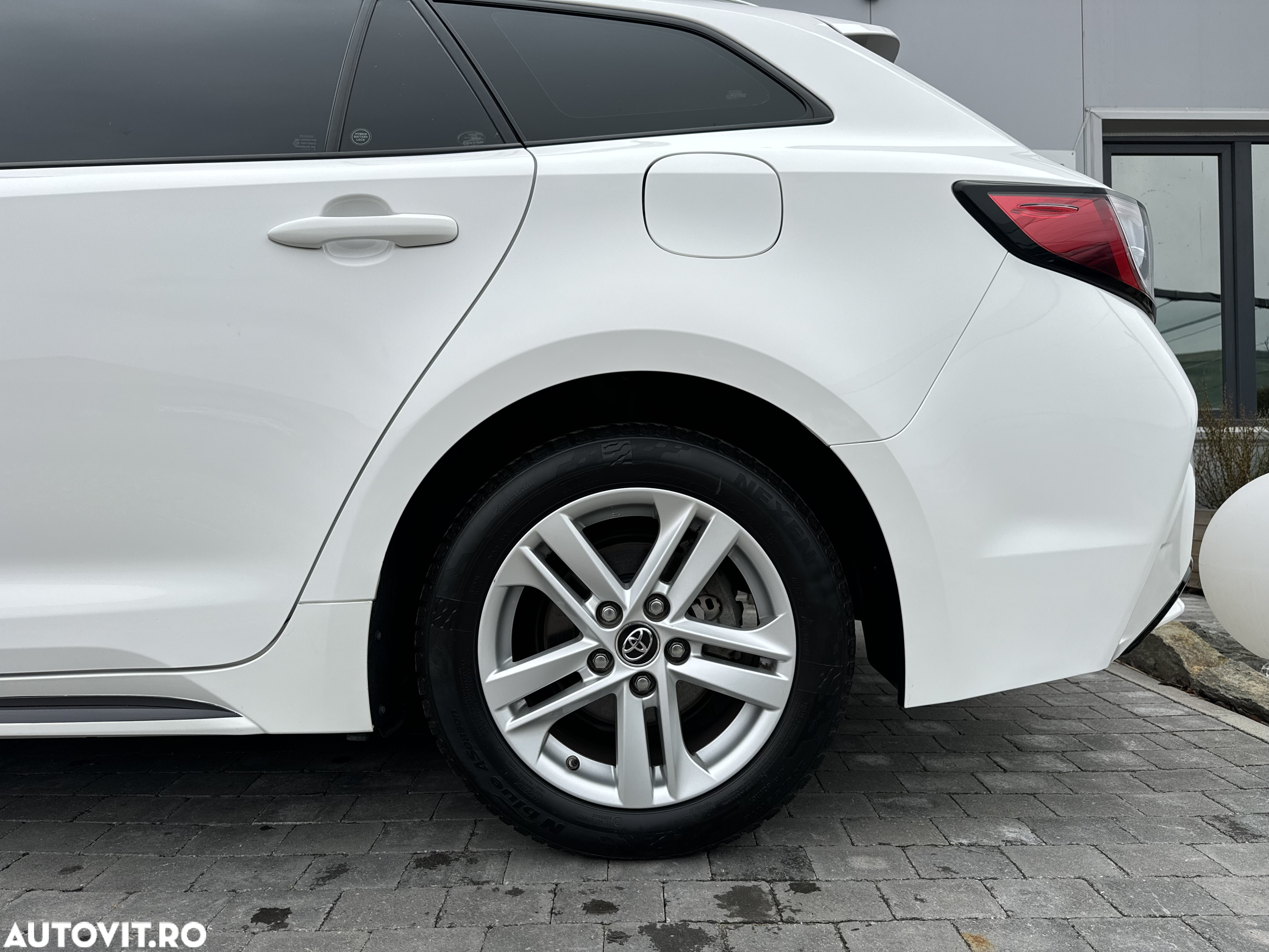 Toyota Corolla 1.8 HSD Business - 18