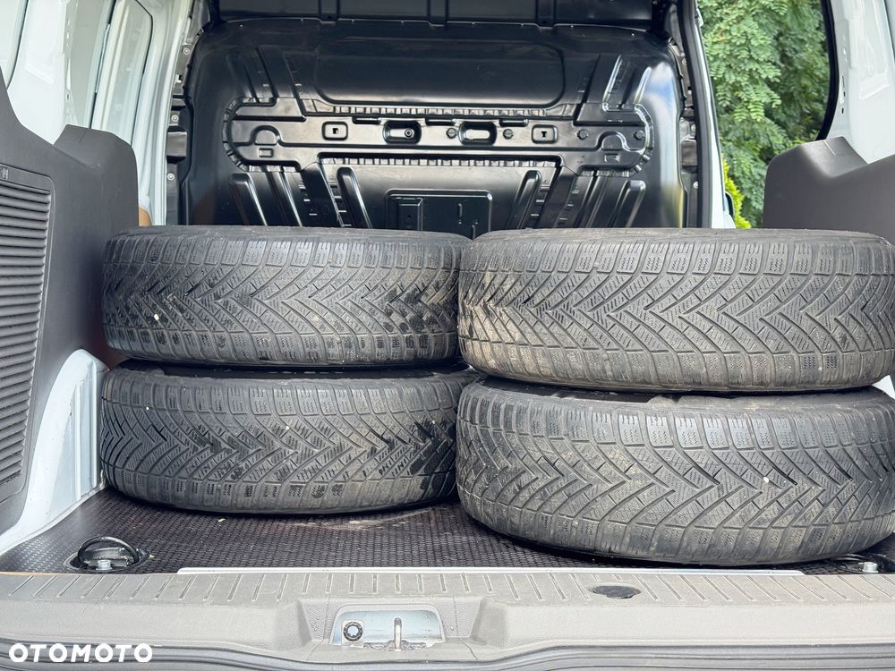 Ford Transit Connect - 17