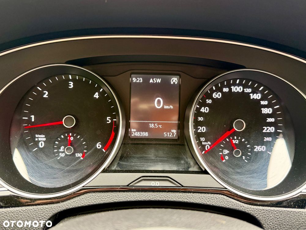 Volkswagen Passat - 21