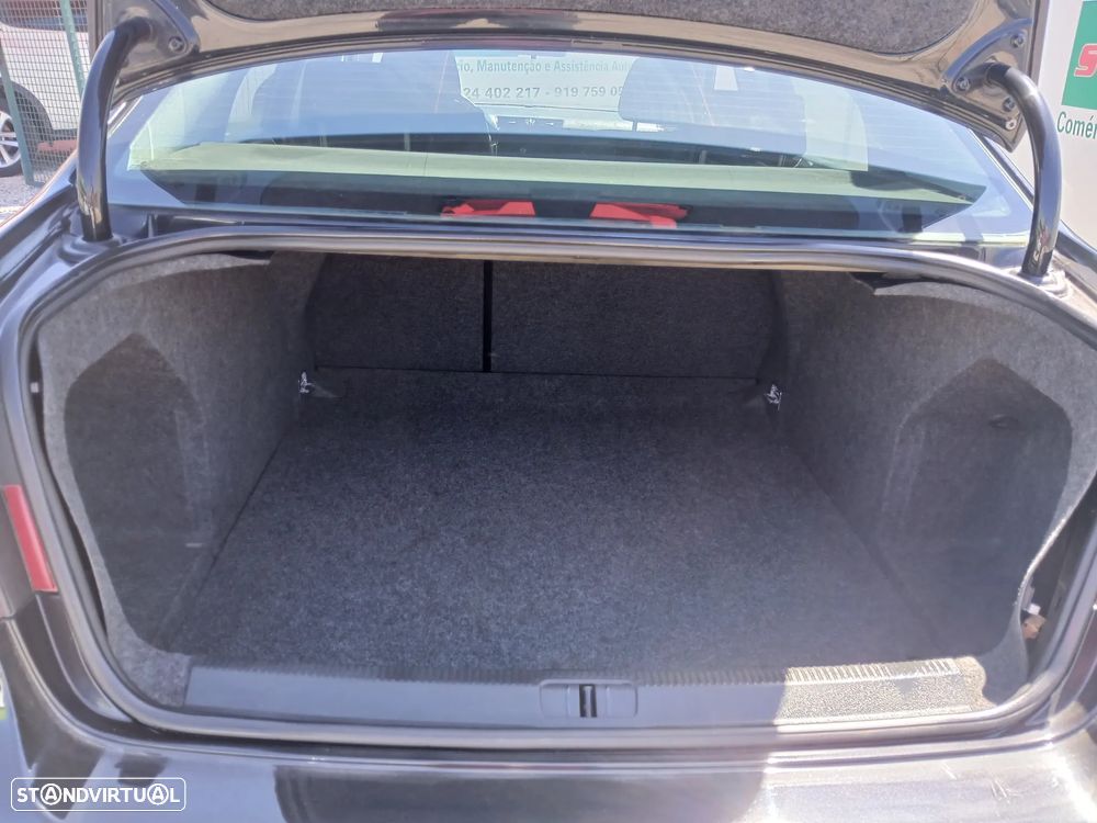 VW Passat 2.0 TDI Trendline - 25