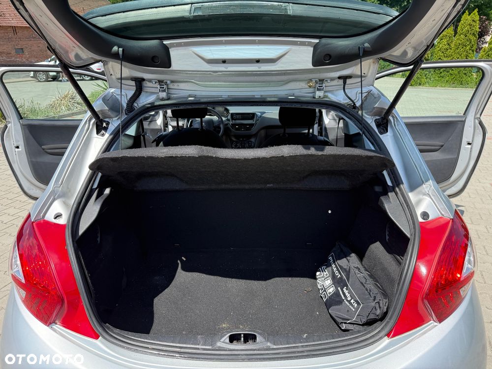 Peugeot 208 - 8