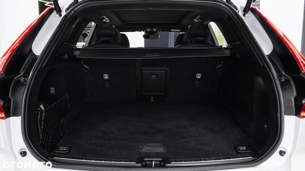 Volvo XC 60 B4 B R-Design - 32
