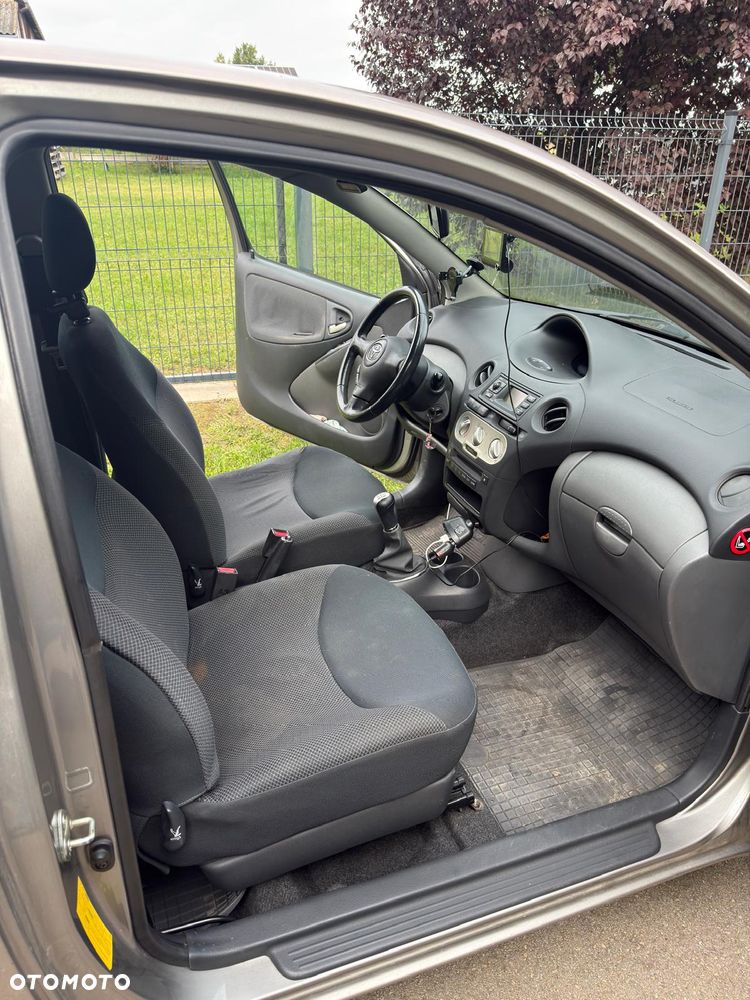 Toyota Yaris 1.4 D-4D - 11