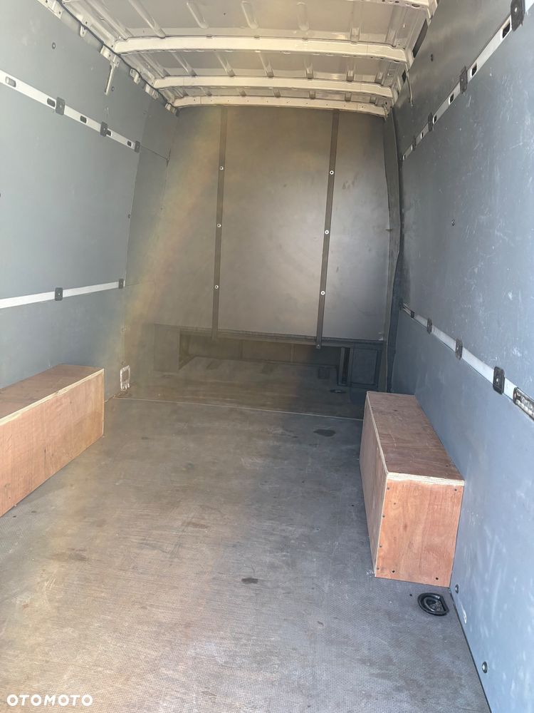 Mercedes-Benz Sprinter - 10