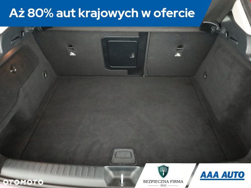 Mercedes-Benz GLA - 10