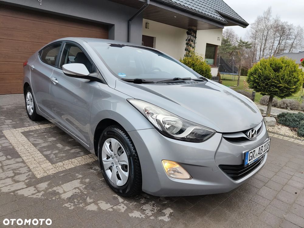 Hyundai Elantra 1.6 Comfort - 32