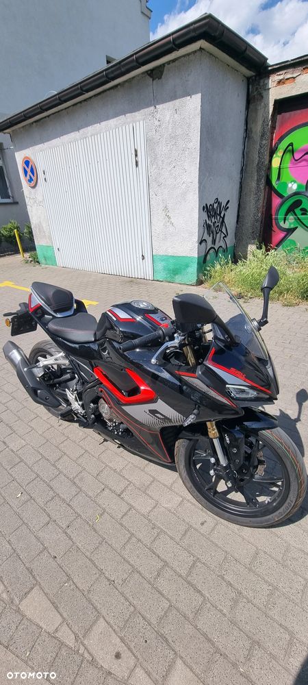 QJMOTOR SRK 125R - 2