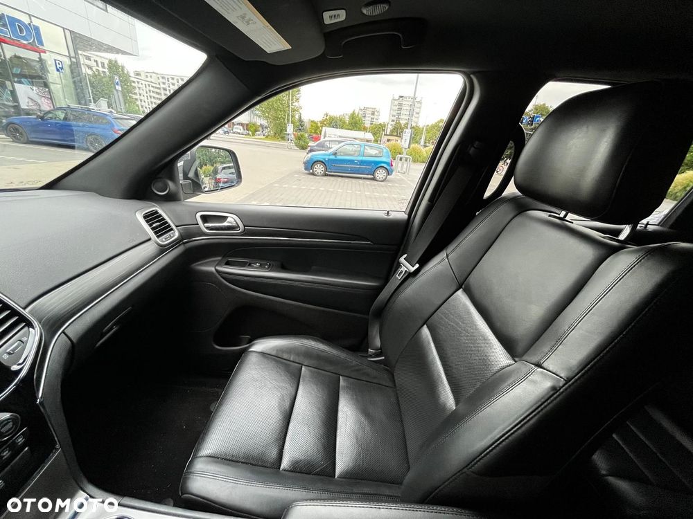 Jeep Grand Cherokee - 23
