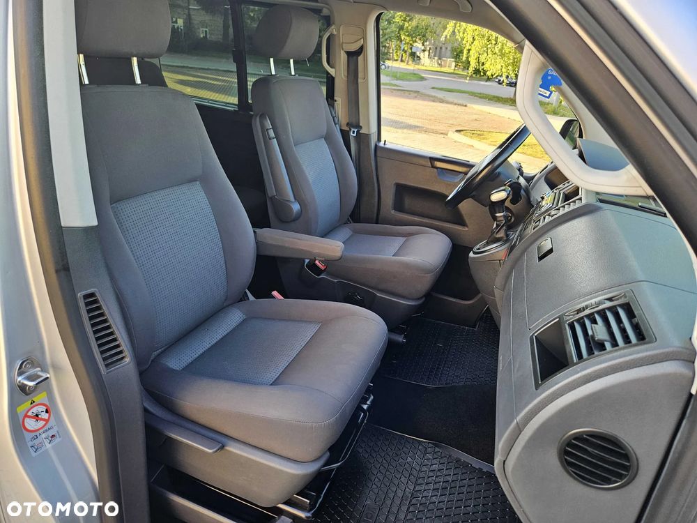 Volkswagen Caravelle - 18