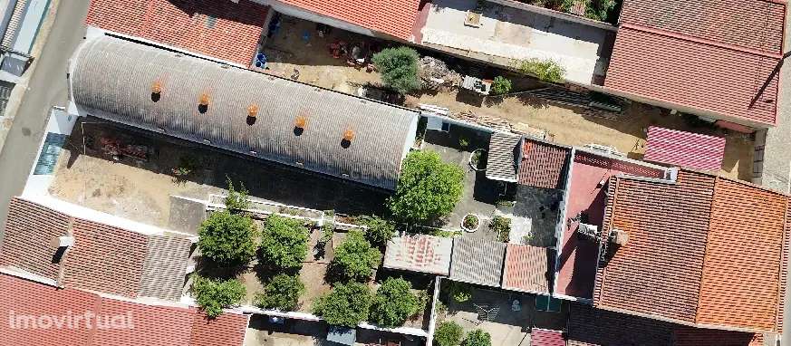 Beja: Moradia T4 + 2 Armazéns + Comércio - Grande imagem: 2/35