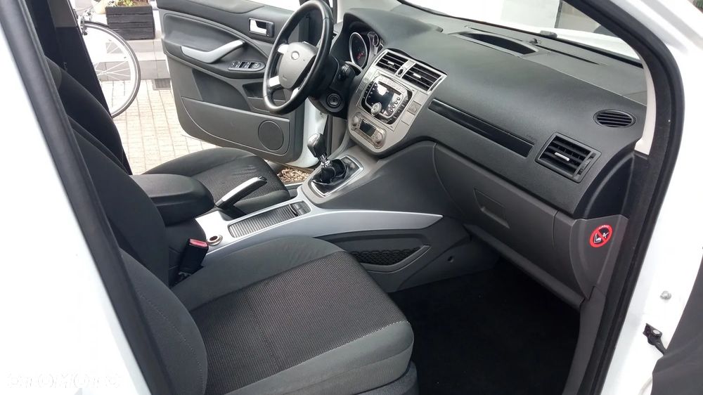 Ford Kuga 2.0 TDCi 2x4 Titanium - 13