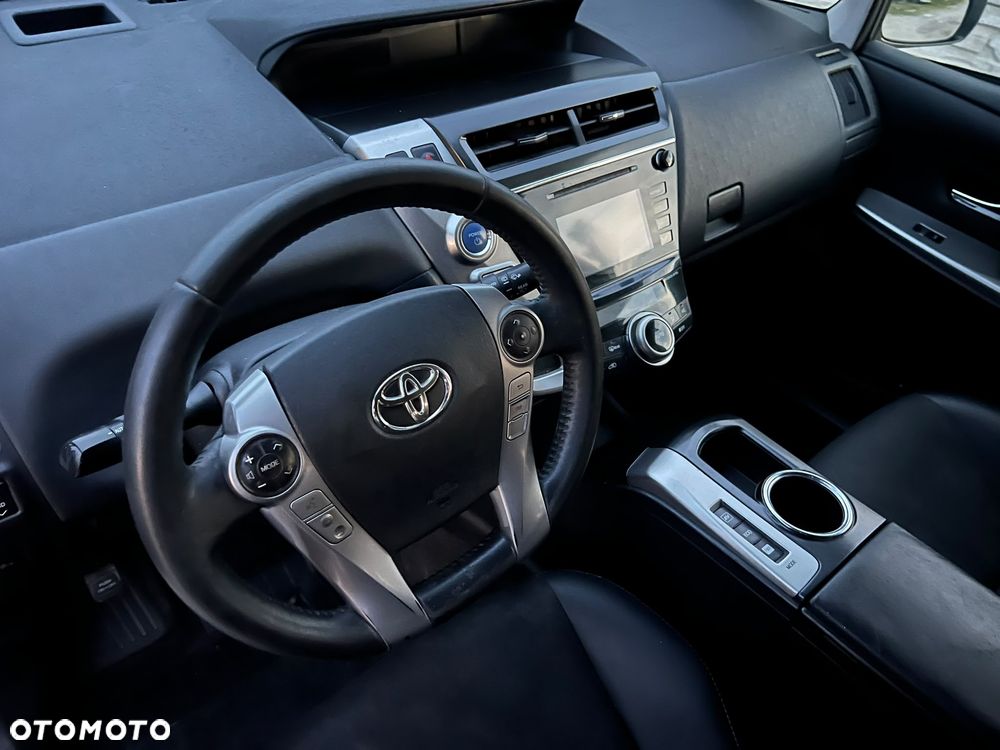 Toyota Prius+ (Hybrid) - 16