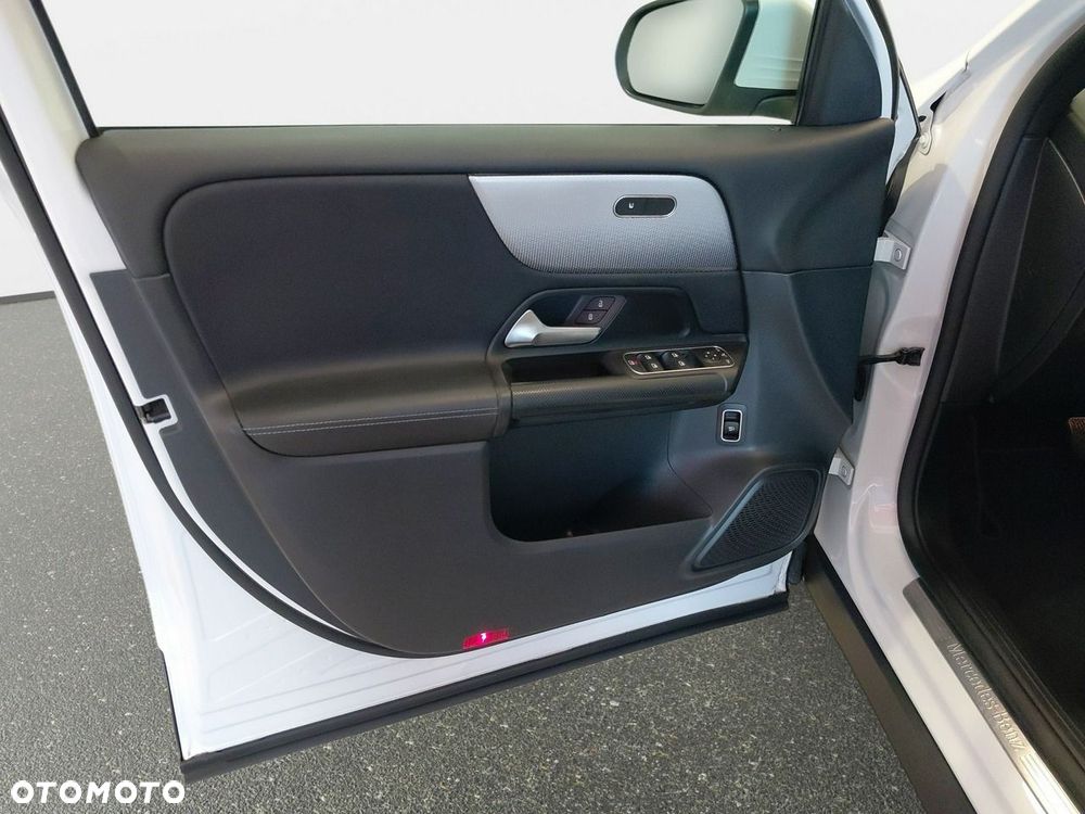 Mercedes-Benz GLB - 13
