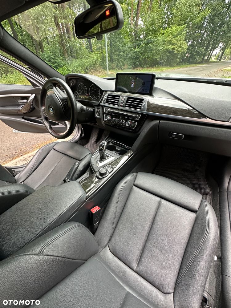 BMW Seria 3 330i Sport Line - 30