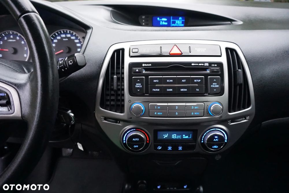 Hyundai i20 1.2 YES Gold - 26