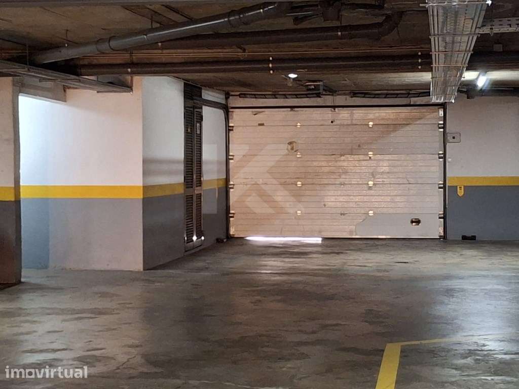Lugar de estacionamento - Santo António - Grande imagem: 2/6