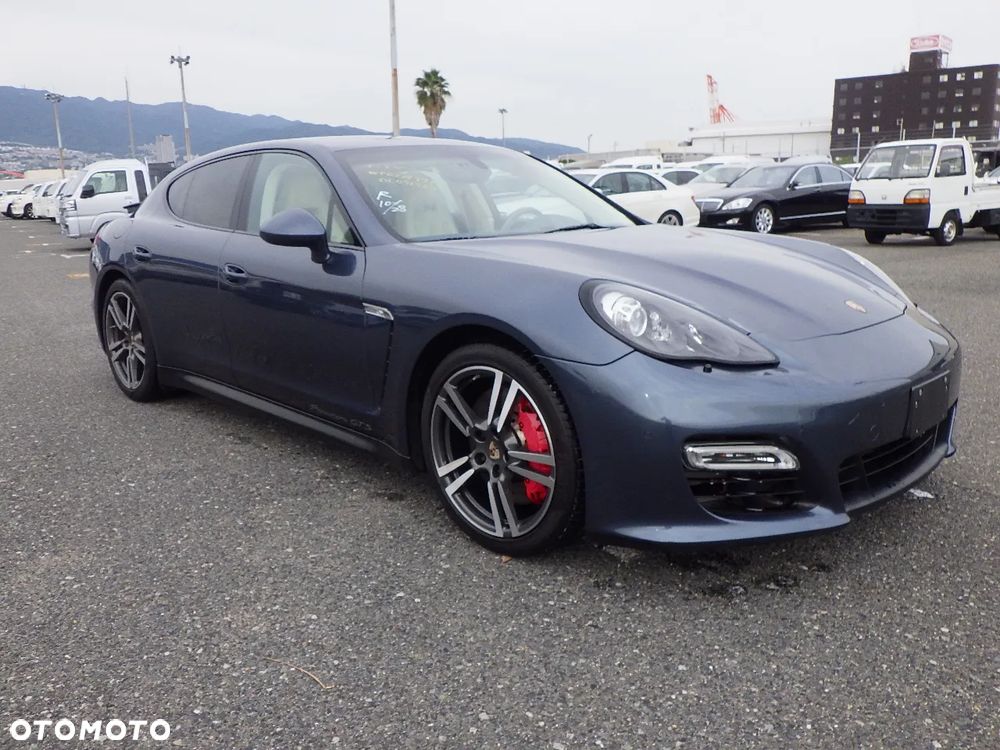 Porsche Panamera GTS PDK - 12