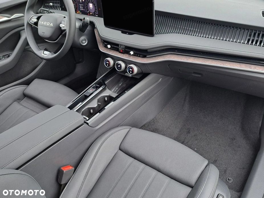 Skoda Superb 2.0 TDI SCR L&K DSG - 9