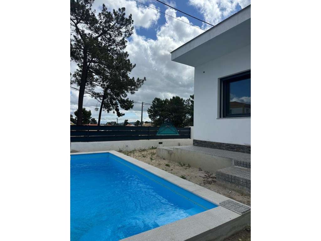 Moradia Térrea Isolada T3+1 com Piscina e Zona de Arrumos - Grande imagem: 2/8