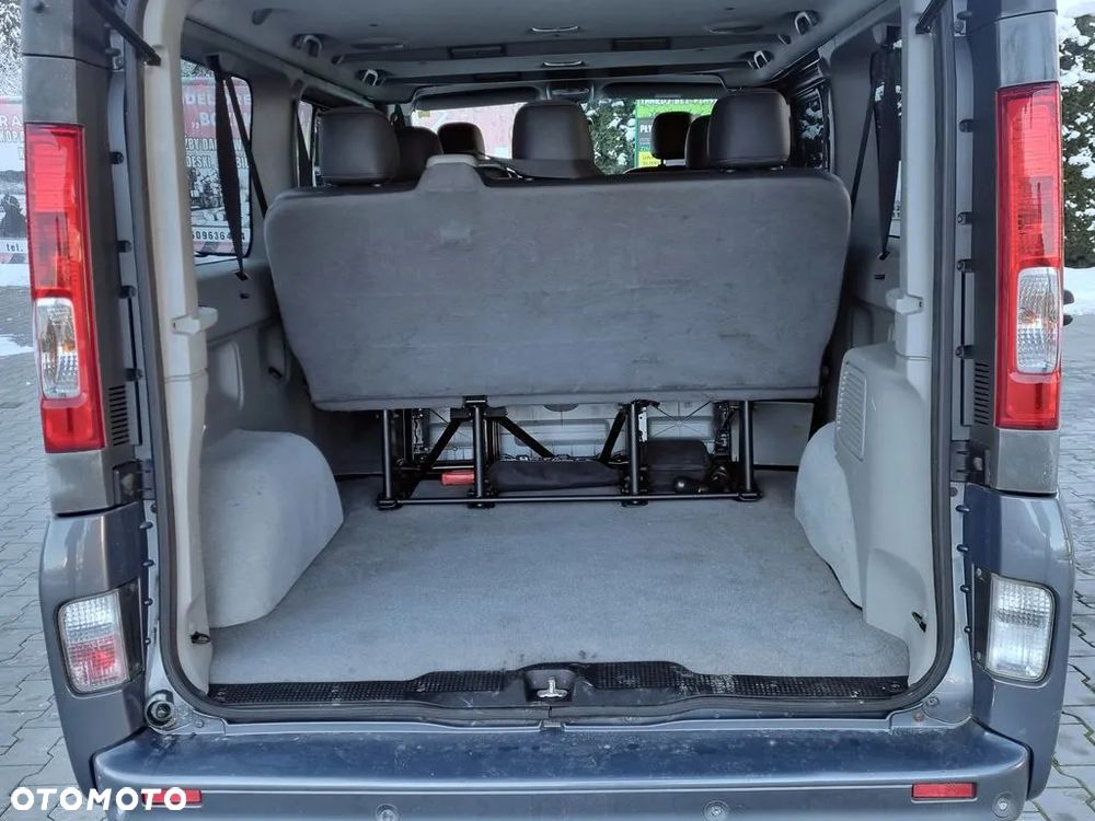 Renault Trafic Grand Passenger Black Edition - 9