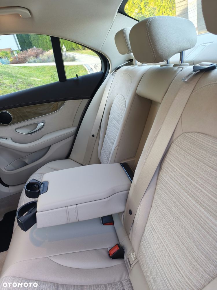 Mercedes-Benz Klasa C 200 4-Matic 7G-TRONIC - 33